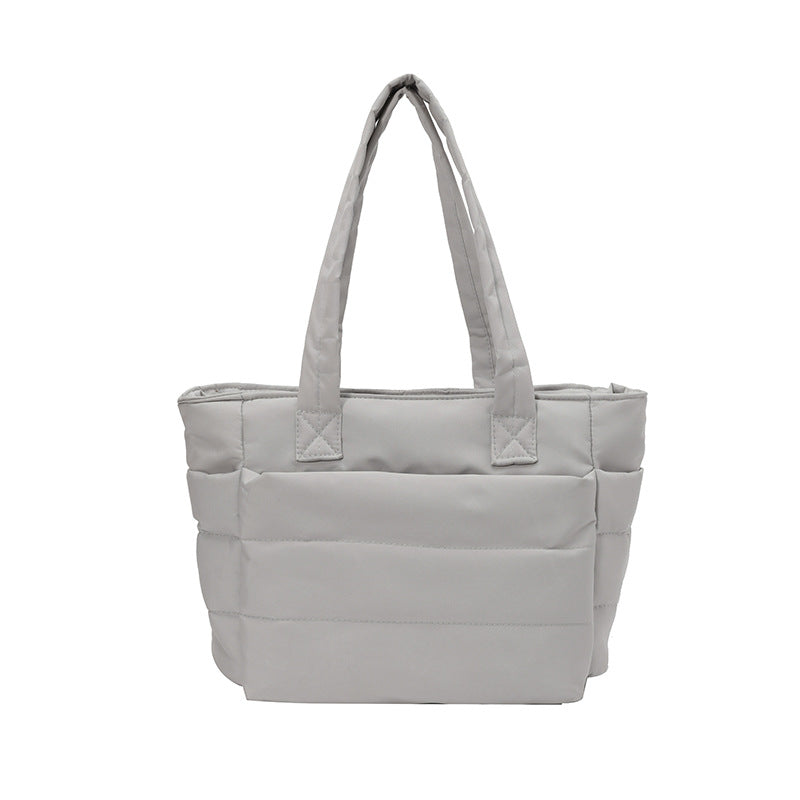 Bolso versátil de mano bordado con hilo